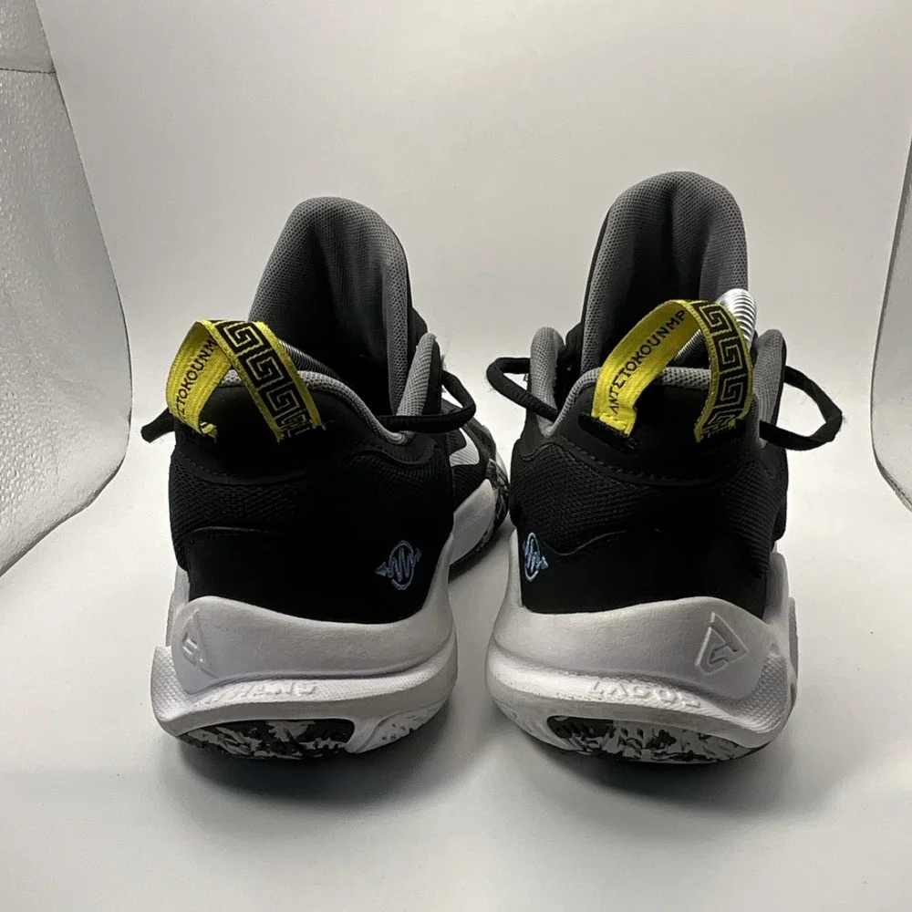 Nike Giannis Immortality‎ 2 Sneakers Black White Blue Boys 6Y
